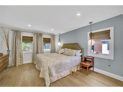 31 Lower Horning Road, Hamilton, ON - Indoor Photo Showing Bedroom