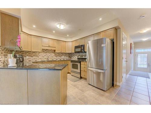 7-330 Dearborn Boulevard, Waterloo, ON - Indoor Photo Showing Kitchen With Upgraded Kitchen