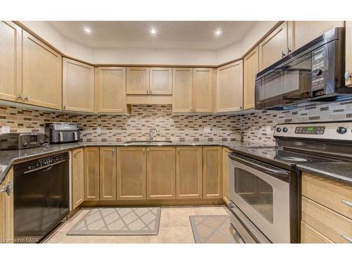 7-330 Dearborn Boulevard, Waterloo, ON - Indoor Photo Showing Kitchen