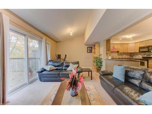 7-330 Dearborn Boulevard, Waterloo, ON - Indoor Photo Showing Living Room