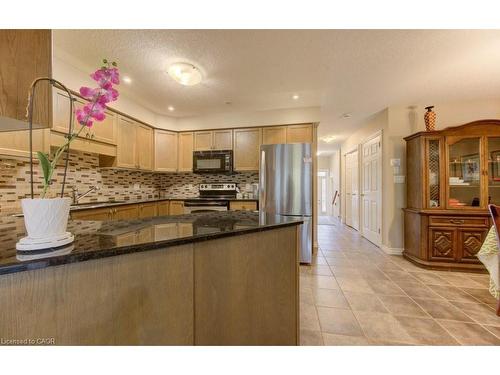 7-330 Dearborn Boulevard, Waterloo, ON - Indoor Photo Showing Kitchen