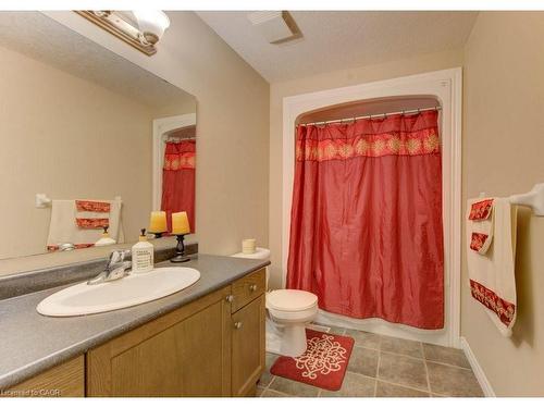 7-330 Dearborn Boulevard, Waterloo, ON - Indoor Photo Showing Bathroom