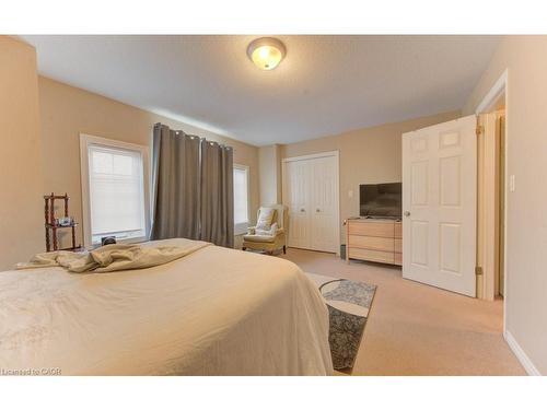 7-330 Dearborn Boulevard, Waterloo, ON - Indoor Photo Showing Bedroom