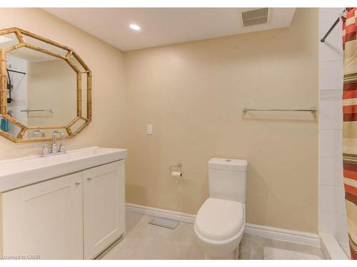 7-330 Dearborn Boulevard, Waterloo, ON - Indoor Photo Showing Bathroom