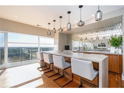202-1878 Gordon Street, Guelph, ON - Indoor Photo Showing Dining Room