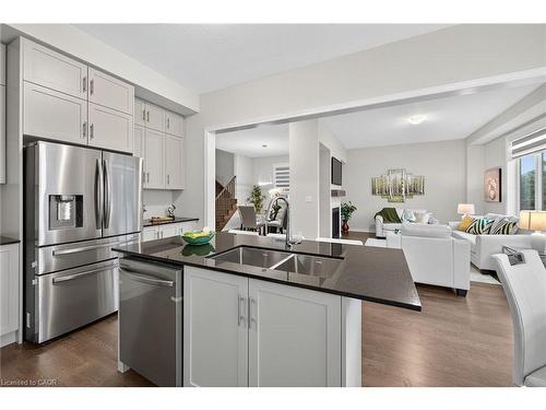 67 Starfire Crescent, Stoney Creek, ON - Indoor Photo Showing Kitchen With Double Sink With Upgraded Kitchen