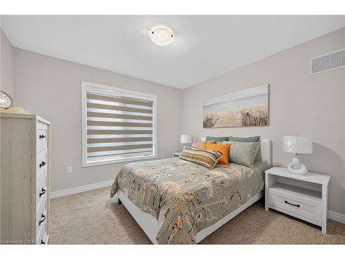 67 Starfire Crescent, Stoney Creek, ON - Indoor Photo Showing Bedroom