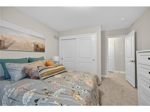67 Starfire Crescent, Stoney Creek, ON - Indoor Photo Showing Bedroom