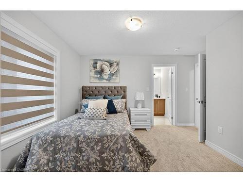 67 Starfire Crescent, Stoney Creek, ON - Indoor Photo Showing Bedroom