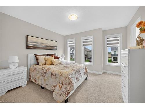 67 Starfire Crescent, Stoney Creek, ON - Indoor Photo Showing Bedroom
