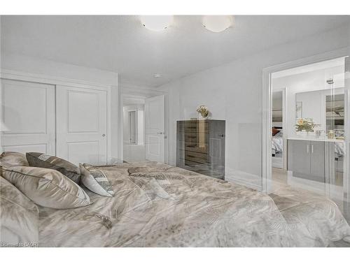 67 Starfire Crescent, Stoney Creek, ON - Indoor Photo Showing Bedroom