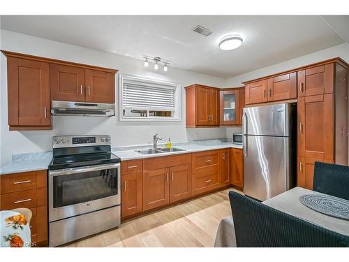 5255 White Dove Parkway, Niagara Falls, ON - Indoor Photo Showing Kitchen With Double Sink