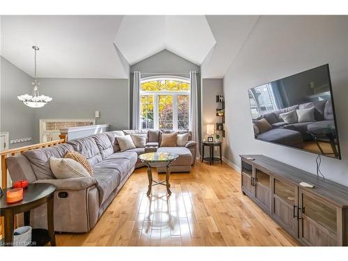 5255 White Dove Parkway, Niagara Falls, ON - Indoor Photo Showing Living Room