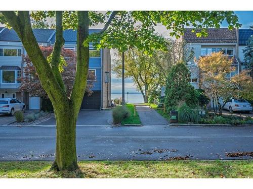 2063 Waters Edge Drive  Oakville, ON L6L 1A3