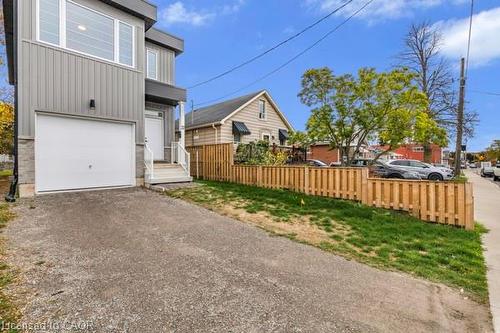 37 Delena Avenue S, Hamilton, ON - Outdoor