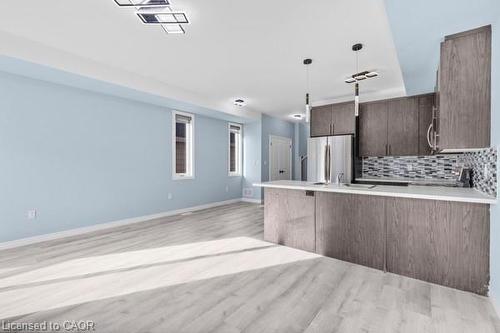 37 Delena Avenue S, Hamilton, ON - Indoor Photo Showing Kitchen With Upgraded Kitchen