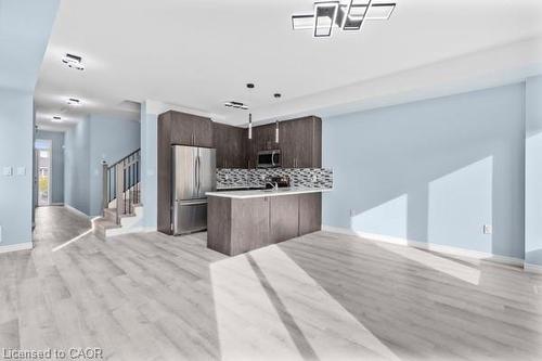 37 Delena Avenue S, Hamilton, ON - Indoor Photo Showing Kitchen