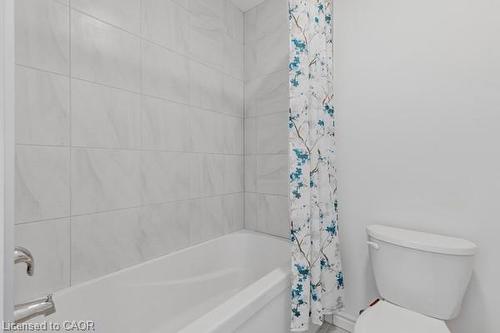 37 Delena Avenue S, Hamilton, ON - Indoor Photo Showing Bathroom