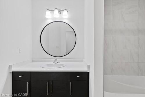 37 Delena Avenue S, Hamilton, ON - Indoor Photo Showing Bathroom