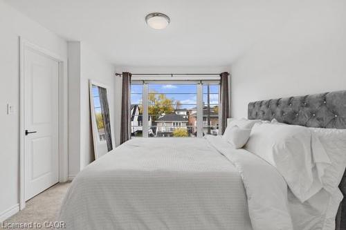 37 Delena Avenue S, Hamilton, ON - Indoor Photo Showing Bedroom