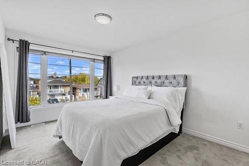 37 Delena Avenue S, Hamilton, ON - Indoor Photo Showing Bedroom