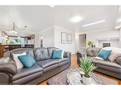 500 Watson Parkway S, Guelph, ON - Indoor Photo Showing Living Room