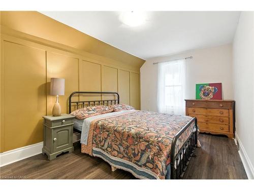 12 Francis Street, Hamilton, ON - Indoor Photo Showing Bedroom