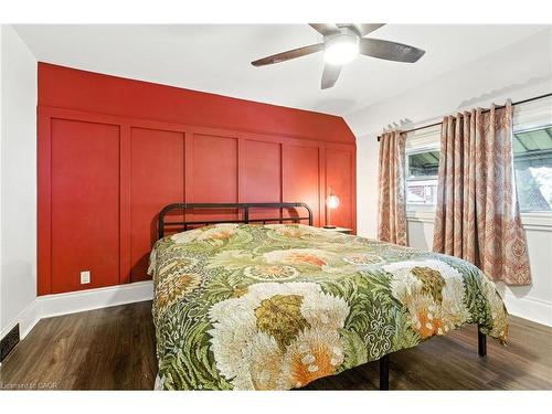 12 Francis Street, Hamilton, ON - Indoor Photo Showing Bedroom