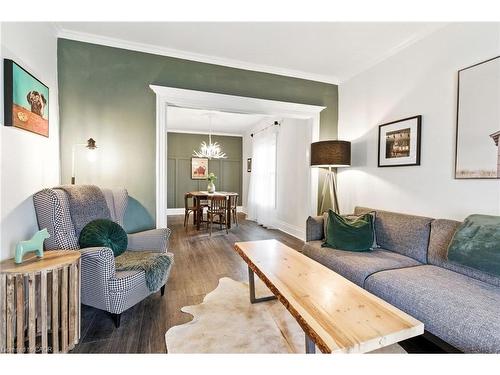 12 Francis Street, Hamilton, ON - Indoor Photo Showing Living Room