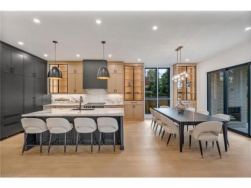 144 Mansfield Drive, Oakville, ON - Indoor Photo Showing Dining Room