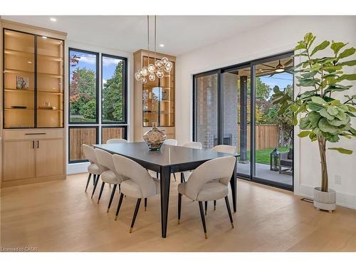 144 Mansfield Drive, Oakville, ON - Indoor Photo Showing Dining Room