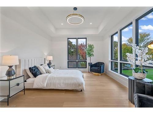144 Mansfield Drive, Oakville, ON - Indoor Photo Showing Bedroom