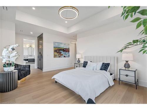 144 Mansfield Drive, Oakville, ON - Indoor Photo Showing Bedroom