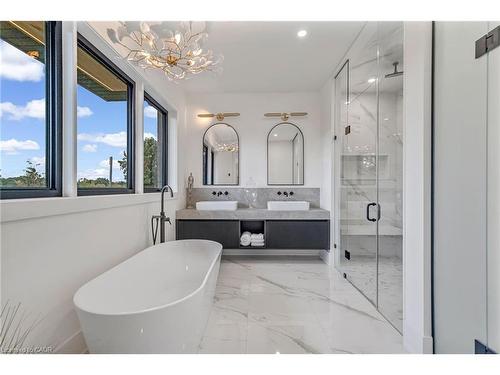 144 Mansfield Drive, Oakville, ON - Indoor Photo Showing Bathroom