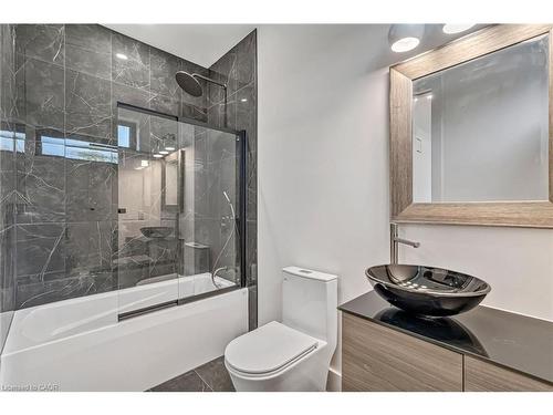 144 Mansfield Drive, Oakville, ON - Indoor Photo Showing Bathroom