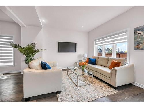 13-61 Soho Street, Stoney Creek, ON - Indoor Photo Showing Living Room