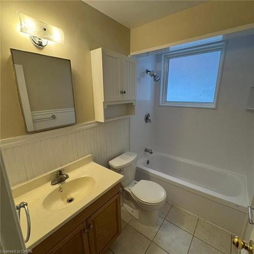 1-62 Moore Avenue, Kitchener, ON - Indoor Photo Showing Bathroom