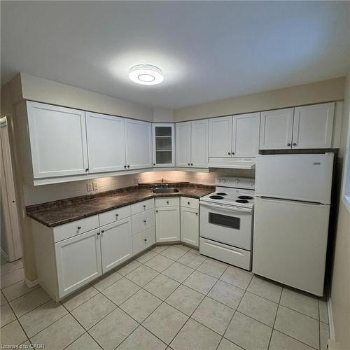 1-62 Moore Avenue, Kitchener, ON - Indoor Photo Showing Kitchen