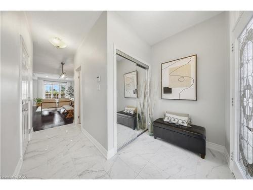 8 Summerberry Way, Hamilton, ON - Indoor Photo Showing Other Room