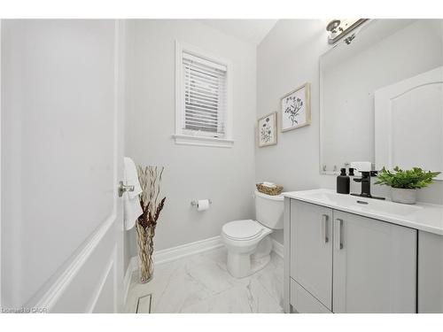 8 Summerberry Way, Hamilton, ON - Indoor Photo Showing Bathroom