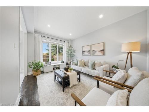 8 Summerberry Way, Hamilton, ON - Indoor Photo Showing Living Room