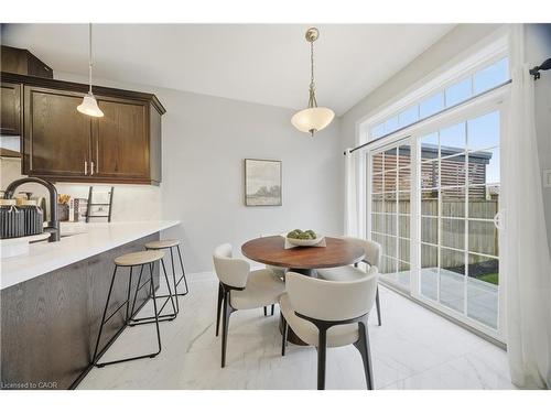 8 Summerberry Way, Hamilton, ON - Indoor Photo Showing Dining Room