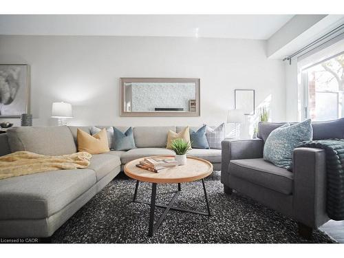 107-80 Port Street E, Mississauga, ON - Indoor Photo Showing Living Room