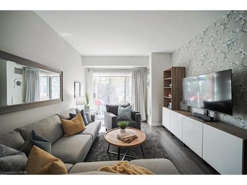 107-80 Port Street E, Mississauga, ON - Indoor Photo Showing Living Room