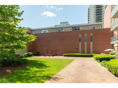 107-80 Port Street E, Mississauga, ON - Outdoor