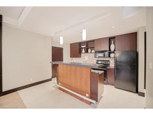 107-80 Port Street E, Mississauga, ON - Indoor Photo Showing Kitchen
