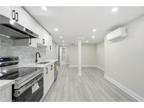 1-489 Cannon Street E, Hamilton, ON - Indoor Photo Showing Kitchen
