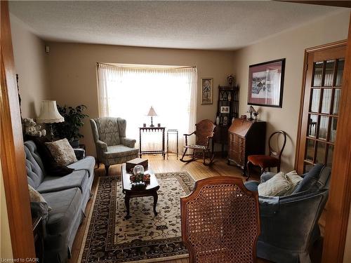 1741 Phillbrook Crescent, London, ON - Indoor Photo Showing Living Room