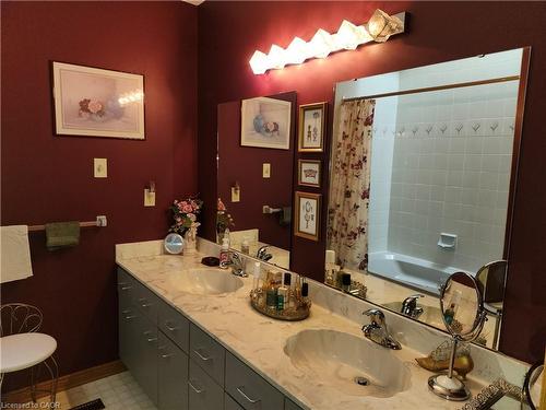 1741 Phillbrook Crescent, London, ON - Indoor Photo Showing Bathroom