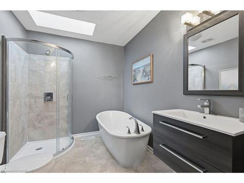 5119 Cherryhill Crescent, Burlington, ON - Indoor Photo Showing Bathroom